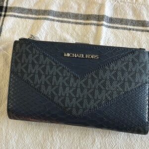 NWT Michael Kors Jet set travel wristlet